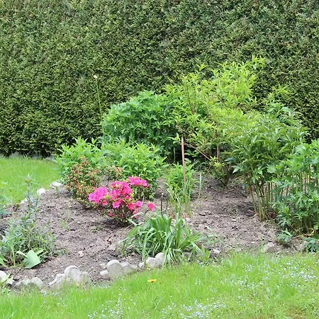 Uroczy Z Ogrodem I Tarasem ロッジ