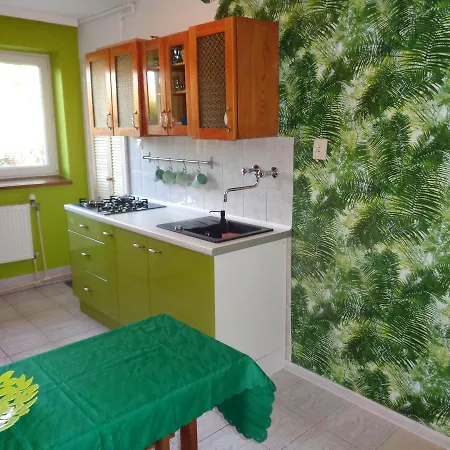 Uroczy Z Ogrodem I Tarasem
