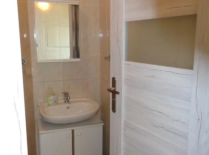 Uroczy Z Ogrodem I Tarasem